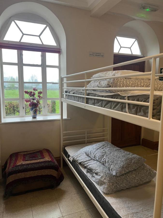 Llanfyllin Workhouse - Y Dolydd Hostel Eksteriør bilde